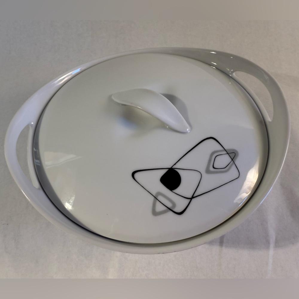 Vintage Mid-Century Modern White Porcelain Serving Bowl with Lid - Picture 2 of 7